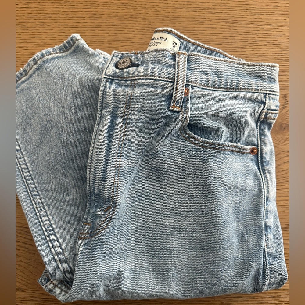 Abercrombie and fitch the 90s slim straight ultra high rise jeans size 8/29